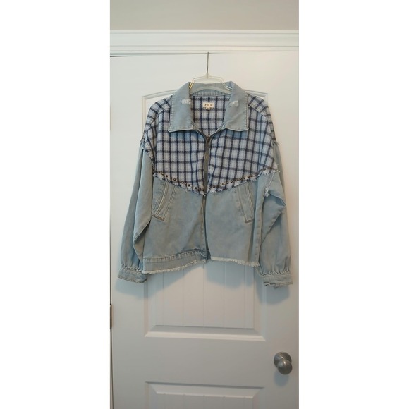 POL Jackets & Blazers - POL Womens Light Wash Distressed Denim Plaid Mixed Media Studded Jacket Small
